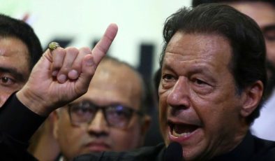 Eski Pakistan Başbakanı Imran Khan’a silahlı taarruz