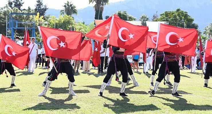 Kemer’de Cumhuriyet Bayramı Coşkusu